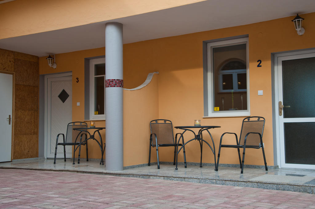 Alt Baden Apartement Dunaszekcso Exterior photo